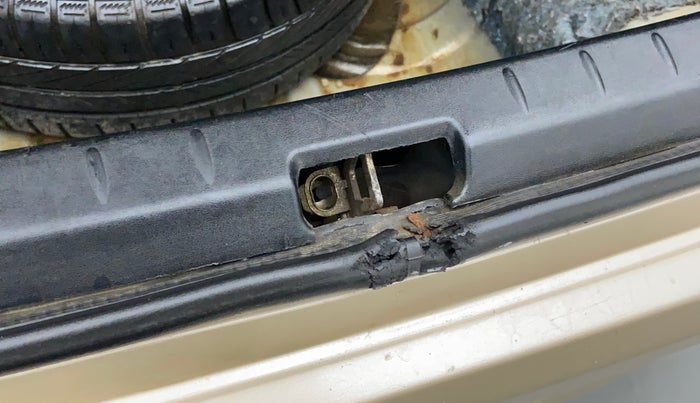 2011 Toyota Etios VX, Petrol, Manual, 66,479 km, Dicky (Boot door) - Weather strip has minor damage