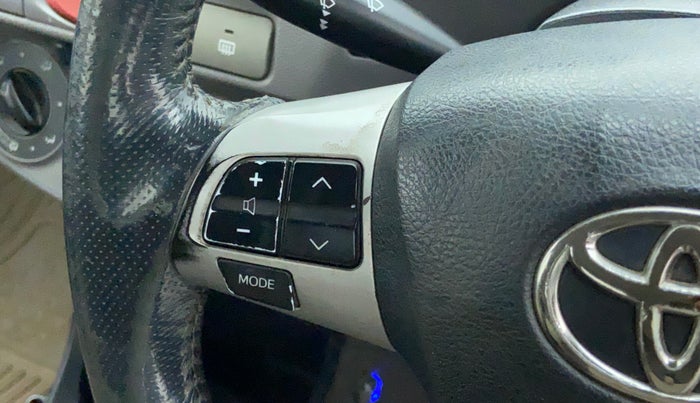 2011 Toyota Etios VX, Petrol, Manual, 66,479 km, Steering wheel - Sound system control not functional
