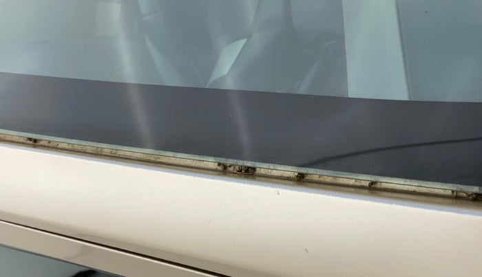 2011 Toyota Etios VX, Petrol, Manual, 66,479 km, Right A pillar - Paint is slightly faded