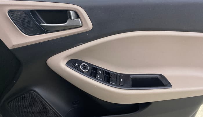 2015 Hyundai Elite i20 ASTA 1.2, Petrol, Manual, 23,570 km, Driver Side Door Panels Control