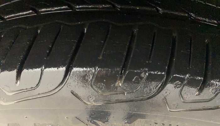 2015 Skoda Octavia STYLE PLUS AT 1.8 TSI, Petrol, Automatic, 1,08,777 km, Right Front Tyre Tread