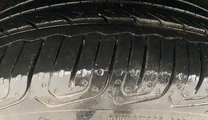 2015 Skoda Octavia STYLE PLUS AT 1.8 TSI, Petrol, Automatic, 1,08,777 km, Right Rear Tyre Tread