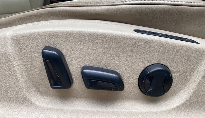 2015 Skoda Octavia STYLE PLUS AT 1.8 TSI, Petrol, Automatic, 1,08,777 km, Driver Side Adjustment Panel