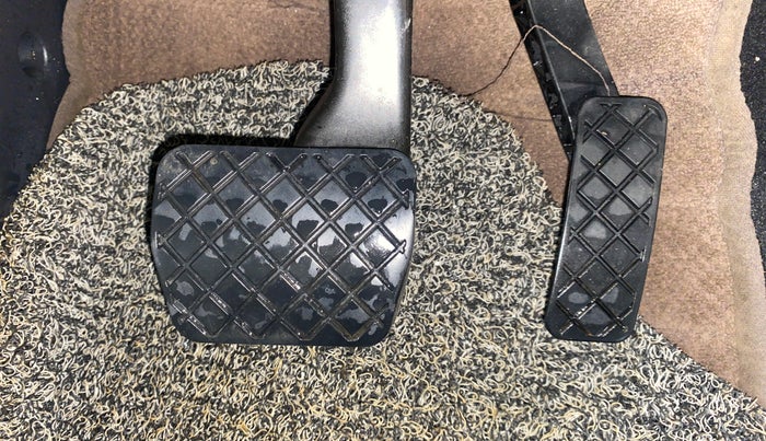 2015 Skoda Octavia STYLE PLUS AT 1.8 TSI, Petrol, Automatic, 1,08,777 km, Pedals