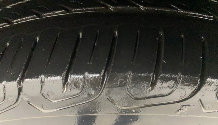 2015 Skoda Octavia STYLE PLUS AT 1.8 TSI, Petrol, Automatic, 1,08,777 km, Left Front Tyre Tread