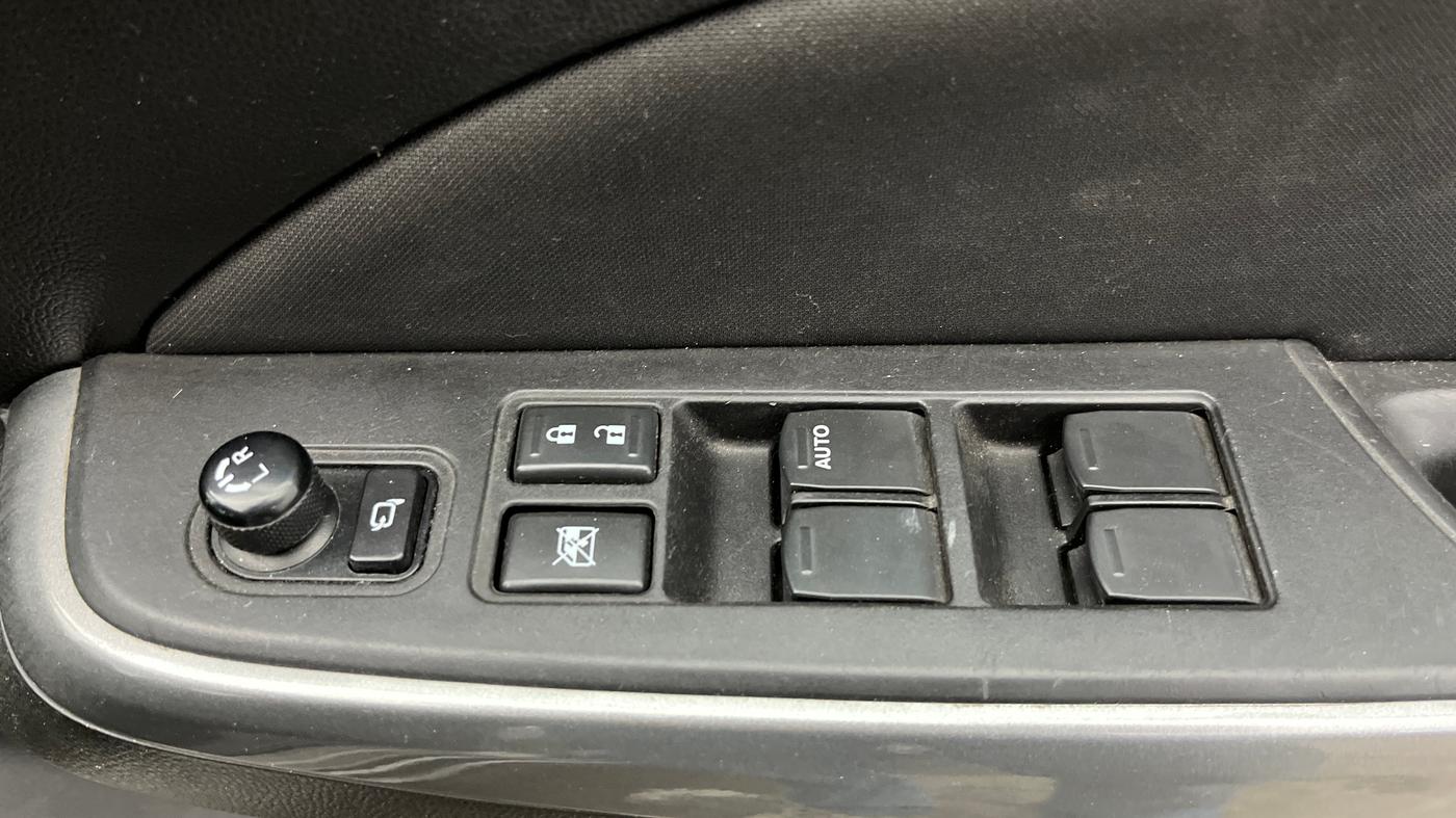 2019 Maruti Swift ZXI AMT, Petrol, Automatic, 81,922 km, Driver Side Door Panels Control
