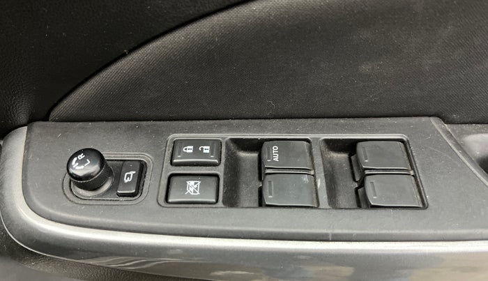 2019 Maruti Swift ZXI AMT, Petrol, Automatic, 81,922 km, Driver Side Door Panels Control