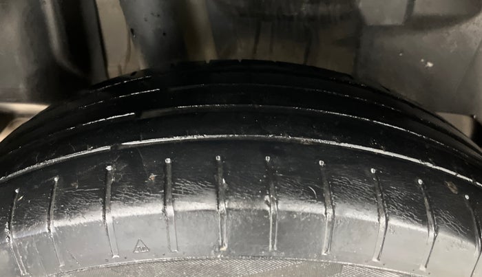 2019 Maruti Swift ZXI AMT, Petrol, Automatic, 81,922 km, Right Rear Tyre Tread