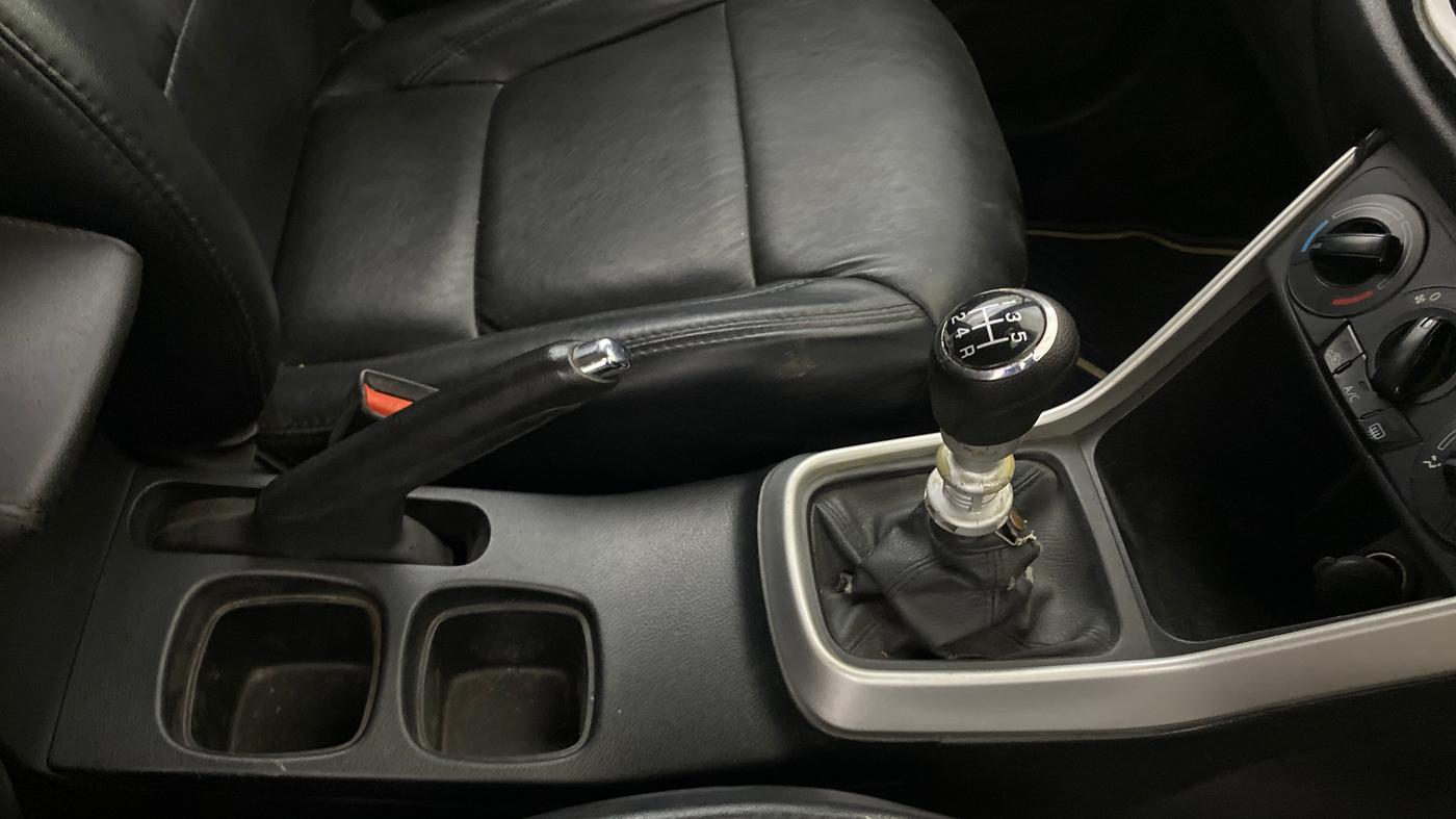 2015 Maruti S Cross ZETA 1.6, Diesel, Manual, 91,535 km, Gear Lever
