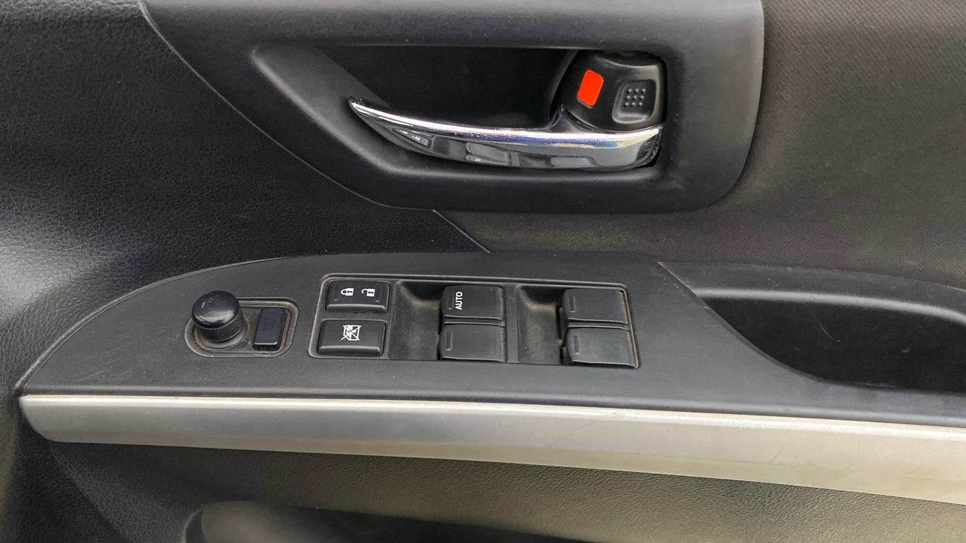 2015 Maruti S Cross ZETA 1.6, Diesel, Manual, 91,535 km, Driver Side Door Panels Control
