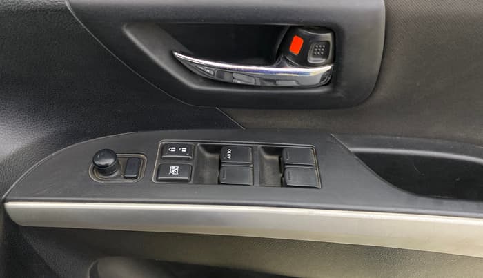 2015 Maruti S Cross ZETA 1.6, Diesel, Manual, 93,029 km, Driver Side Door Panels Control