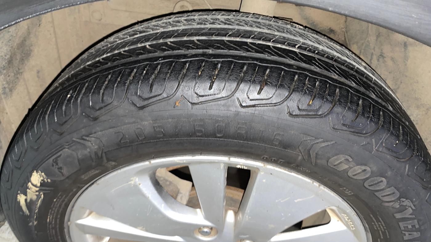 2015 Maruti S Cross ZETA 1.6, Diesel, Manual, 91,535 km, Left Front Tyre Tread
