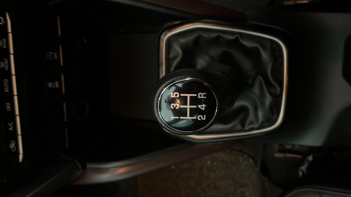 2023 Maruti Grand Vitara ALPHA SMART HYBRID, Petrol, Manual, 32,990 km, Gear Lever