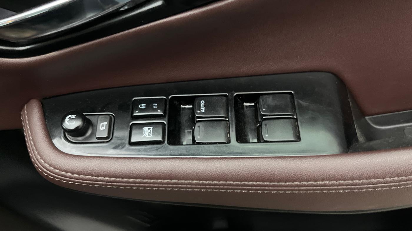 2023 Maruti Grand Vitara ALPHA SMART HYBRID, Petrol, Manual, 32,990 km, Driver Side Door Panels Control