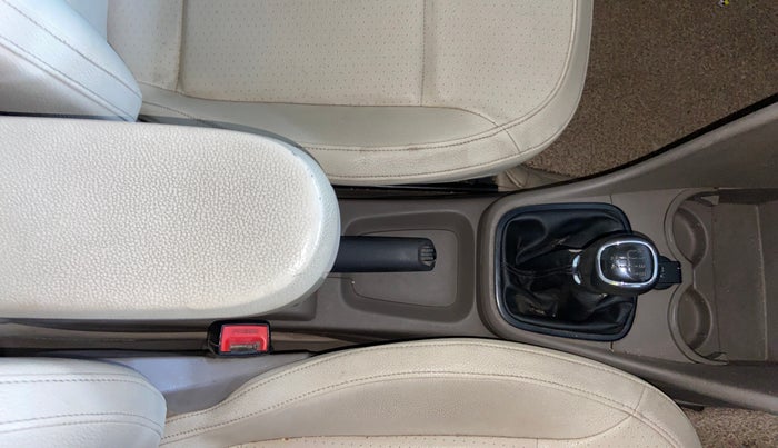 2015 Skoda Rapid 1.5 TDI CR ELEGANCE, Diesel, Manual, 98,257 km, Gear Lever