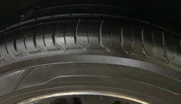 2015 Skoda Rapid 1.5 TDI CR ELEGANCE, Diesel, Manual, 98,257 km, Left Front Tyre Tread