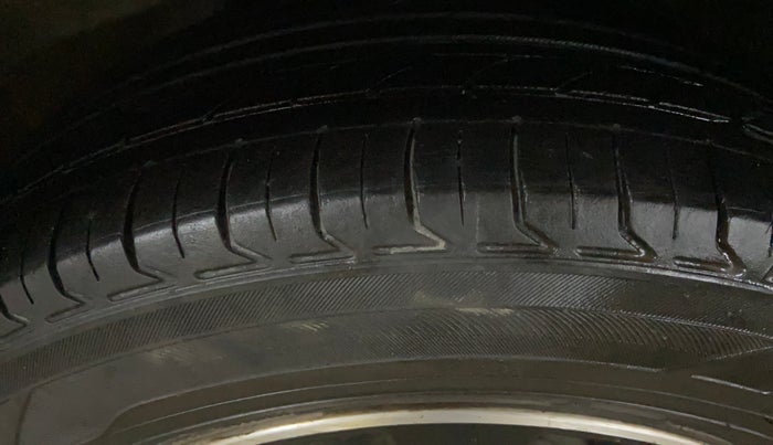 2015 Skoda Rapid 1.5 TDI CR ELEGANCE, Diesel, Manual, 98,257 km, Right Rear Tyre Tread