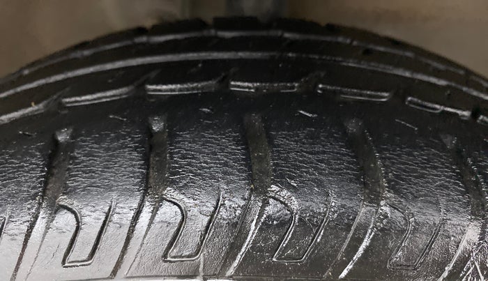 2016 Maruti Wagon R 1.0 VXI, Petrol, Manual, 35,363 km, Right Front Tyre Tread