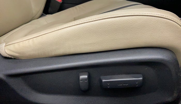 2019 Honda Civic VX CVT i-VTEC, Petrol, Automatic, 74,611 km, Driver Side Adjustment Panel