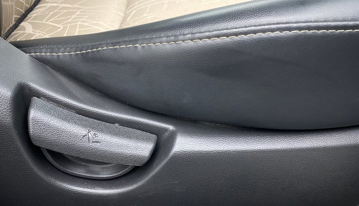 2019 Hyundai Grand i10 MAGNA 1.2 KAPPA VTVT, Petrol, Manual, 19,864 km, Driver Side Adjustment Panel