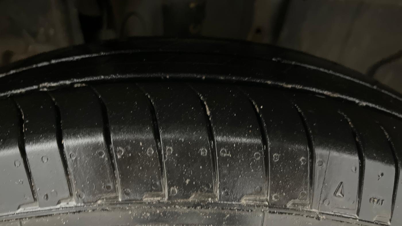 2021 Renault TRIBER RXT, Petrol, Manual, 47,475 km, Right Front Tyre Tread