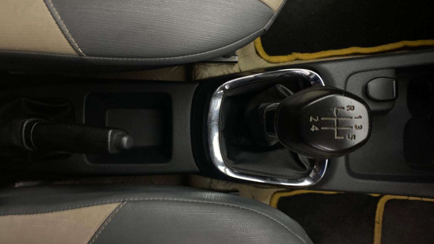 2016 Renault Kwid RXT 0.8 (O), Petrol, Manual, 42,681 km, Gear Lever