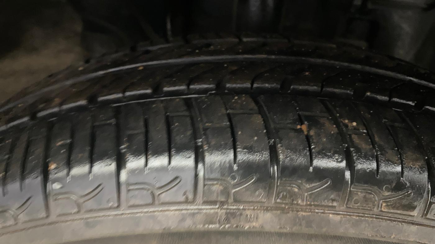 2016 Renault Kwid RXT 0.8 (O), Petrol, Manual, 42,681 km, Right Front Tyre Tread