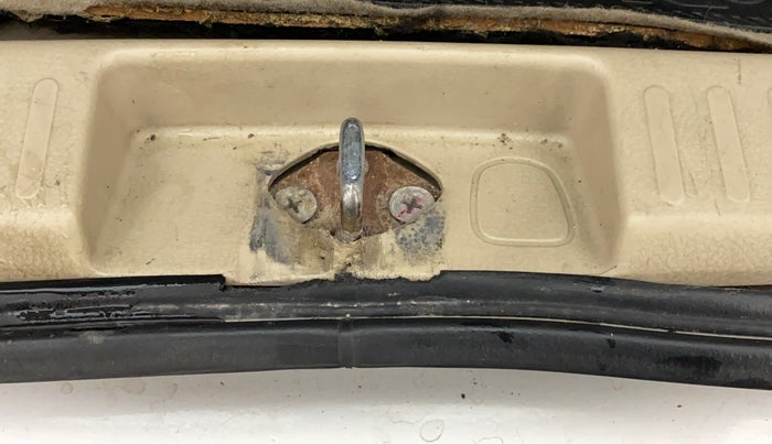 2013 Maruti Ertiga ZDI, Diesel, Manual, 1,43,856 km, Dicky (Boot door) - Weather strip has minor damage