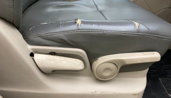 2013 Maruti Ertiga ZDI, Diesel, Manual, 1,43,856 km, Driver Side Adjustment Panel
