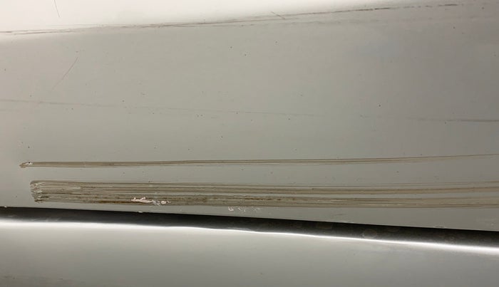 2013 Maruti Ertiga ZDI, Diesel, Manual, 1,43,856 km, Front passenger door - Slight discoloration