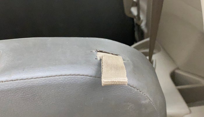 2013 Maruti Ertiga ZDI, Diesel, Manual, 1,43,856 km, Third-row right seat - Seat adjuster not working