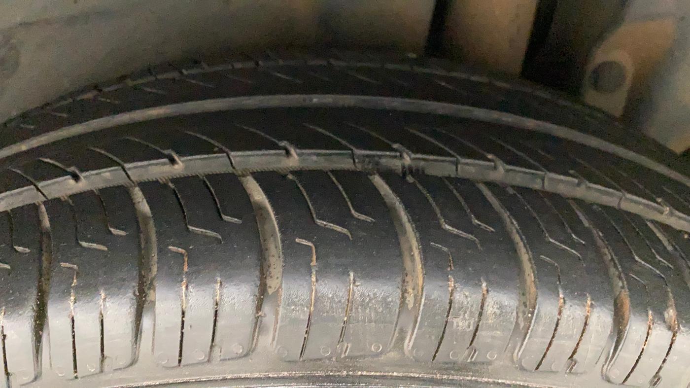 2013 Maruti Ertiga ZDI, Diesel, Manual, 1,43,856 km, Left Rear Tyre Tread