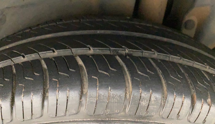 2013 Maruti Ertiga ZDI, Diesel, Manual, 1,43,856 km, Left Rear Tyre Tread