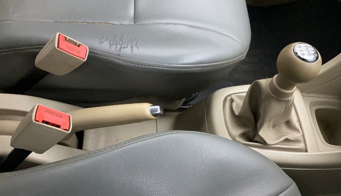2013 Maruti Ertiga ZDI, Diesel, Manual, 1,43,856 km, Gear Lever