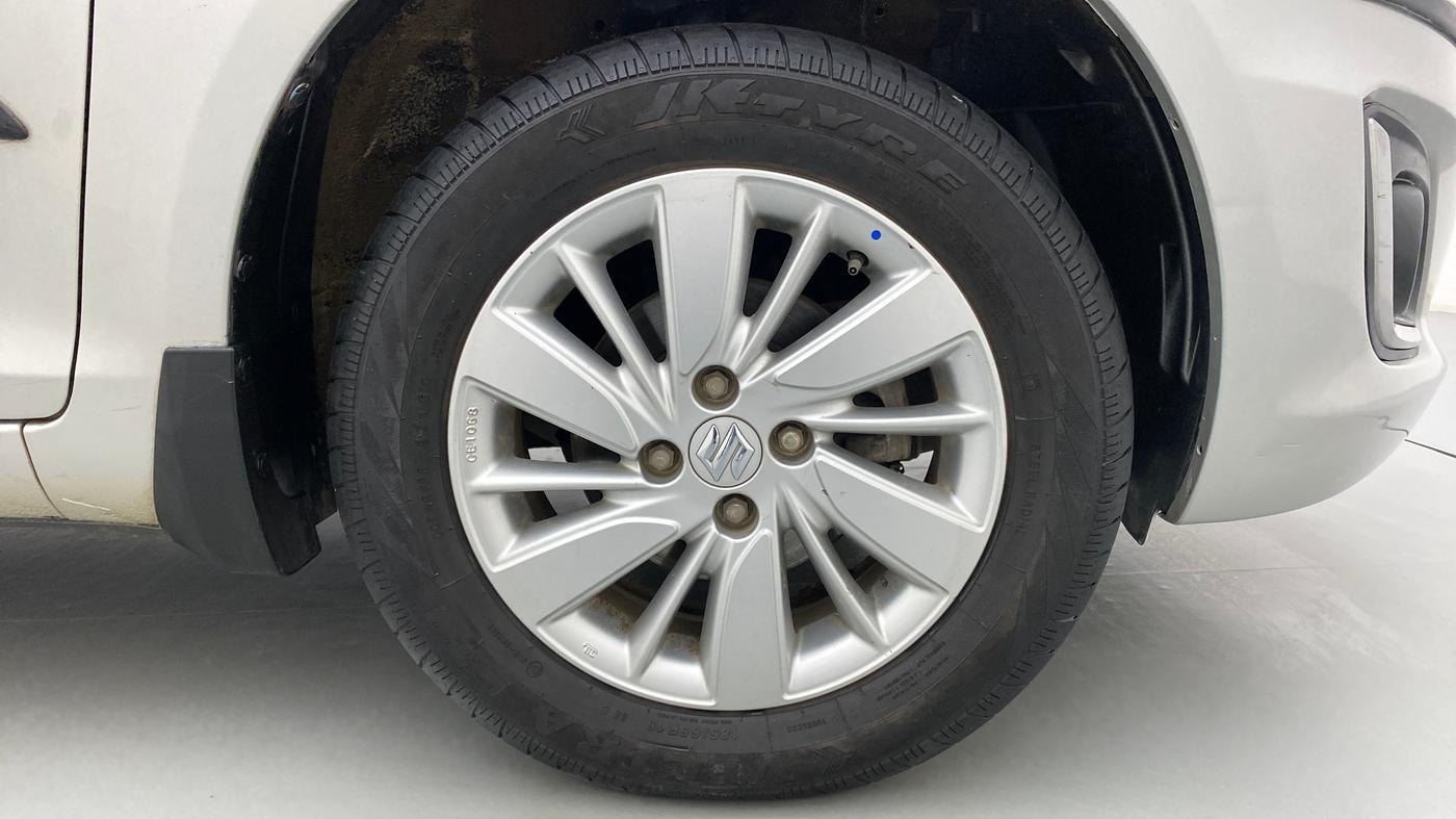 2017 Maruti Swift ZXI D, Petrol, Manual, 33,891 km, Right Front Wheel