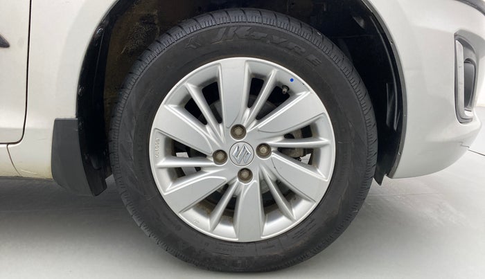2017 Maruti Swift ZXI D, Petrol, Manual, 33,891 km, Right Front Wheel