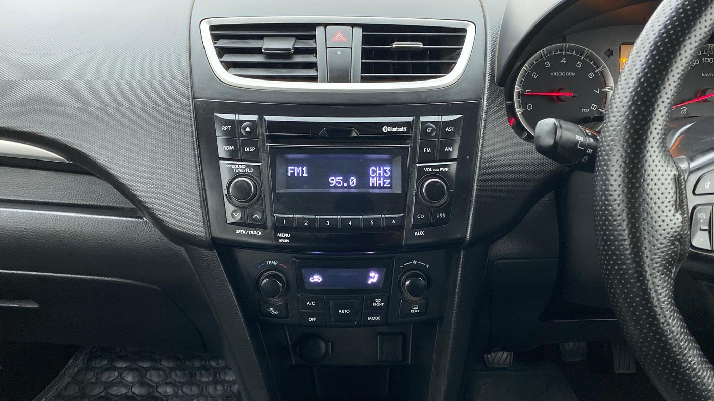 2017 Maruti Swift ZXI D, Petrol, Manual, 33,891 km, Air Conditioner
