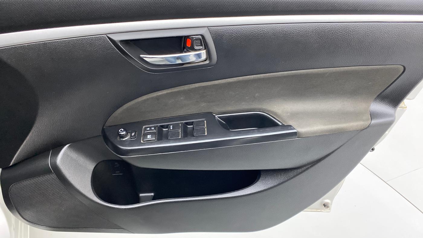2017 Maruti Swift ZXI D, Petrol, Manual, 33,891 km, Driver Side Door Panels Control
