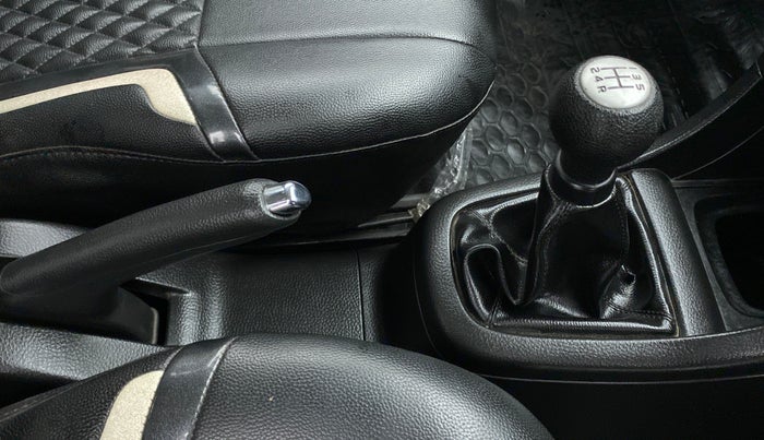 2017 Maruti Swift ZXI D, Petrol, Manual, 33,891 km, Gear Lever