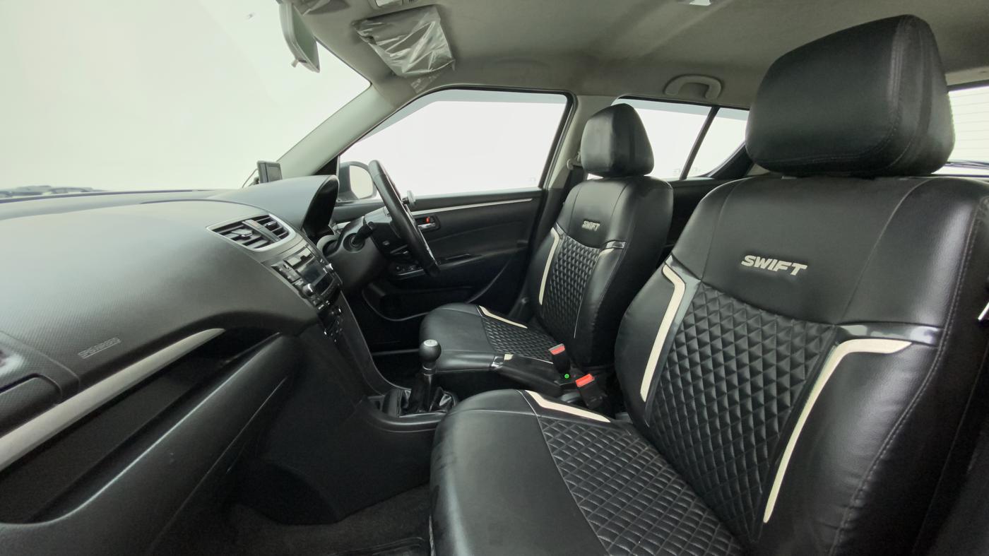 2017 Maruti Swift ZXI D, Petrol, Manual, 33,891 km, Right Side Front Door Cabin