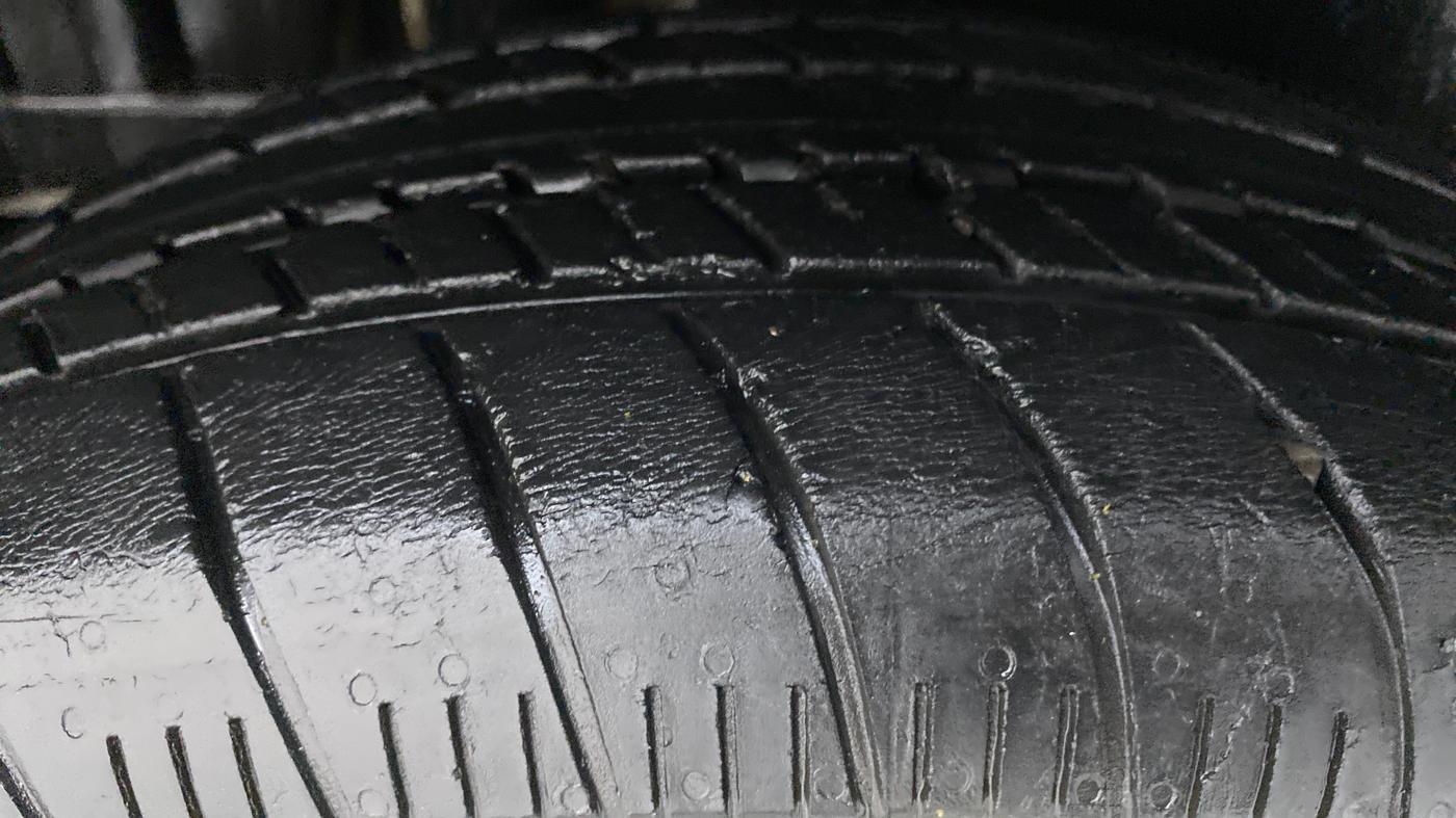 2017 Maruti Swift ZXI D, Petrol, Manual, 33,891 km, Right Rear Tyre Tread