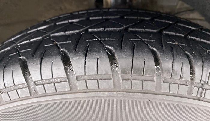 2017 Maruti Dzire VXI, Petrol, Manual, 73,249 km, Right Front Tyre Tread