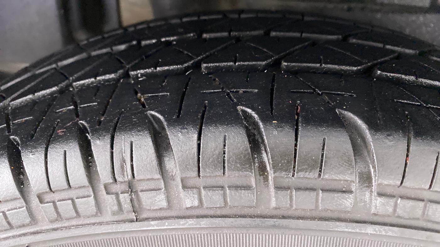 2017 Maruti Dzire VXI, Petrol, Manual, 73,249 km, Right Rear Tyre Tread
