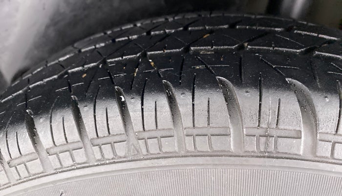 2017 Maruti Dzire VXI, Petrol, Manual, 73,249 km, Left Rear Tyre Tread