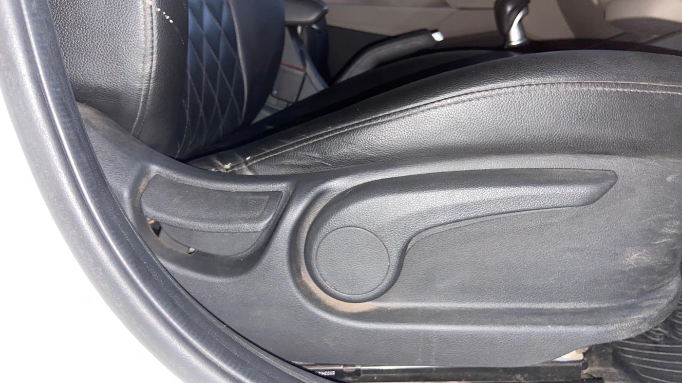 2019 Hyundai Verna 1.6 VTVT SX, Petrol, Manual, 73,424 km, Driver Side Adjustment Panel