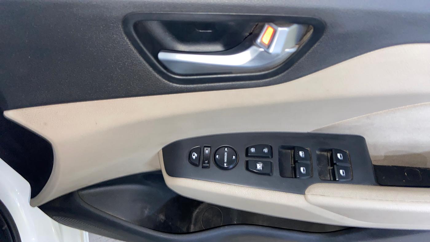 2019 Hyundai Verna 1.6 VTVT SX, Petrol, Manual, 73,424 km, Driver Side Door Panels Control