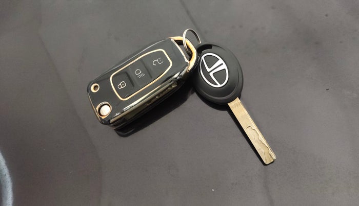 2023 Tata Tiago XZA PLUS PETROL, Petrol, Automatic, 3,566 km, Key Close Up
