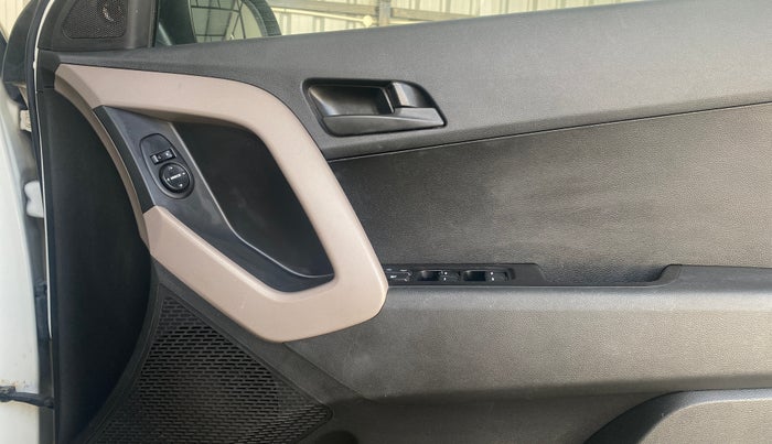 2017 Hyundai Creta E PLUS 1.6 PETROL, Petrol, Manual, 1,05,784 km, Driver Side Door Panels Control
