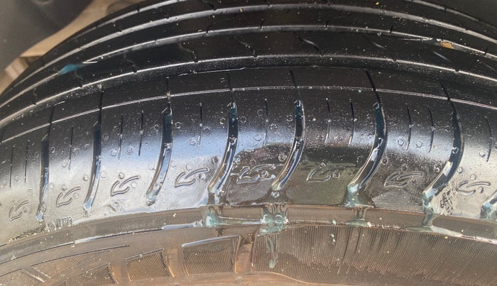 2017 Hyundai Creta E PLUS 1.6 PETROL, Petrol, Manual, 1,05,784 km, Right Rear Tyre Tread