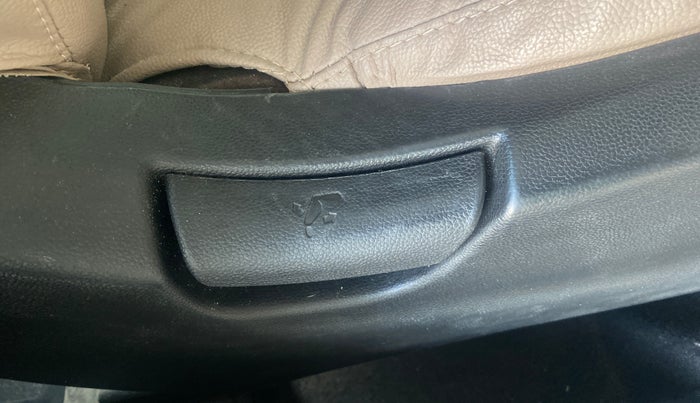 2017 Hyundai Creta E PLUS 1.6 PETROL, Petrol, Manual, 1,05,784 km, Driver Side Adjustment Panel